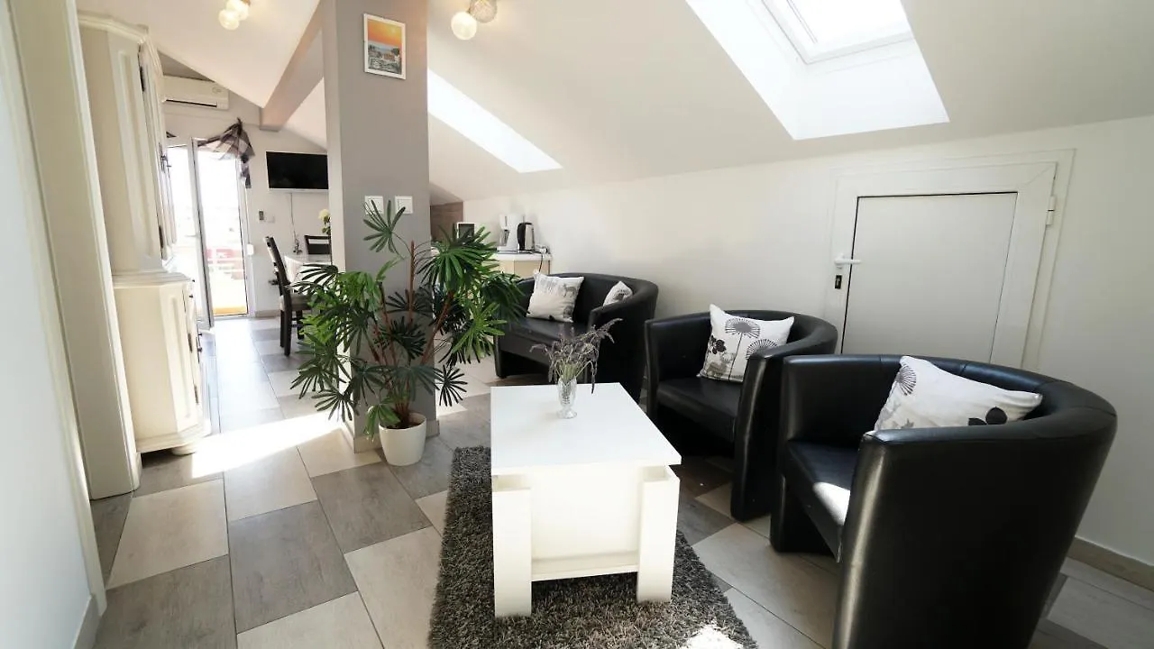 Apartments Lulic Zara 0*,  Croazia