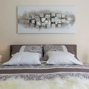  Appartement Boutique With Balconies, In Walking Distance To The Sea